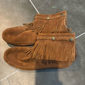 Minnetonka high top brown boots size 8